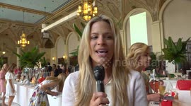 US: Bag Ladies of Palm Beach Support the Center for Family Services