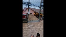 Tourists swamped by floods on Thailand's Death Island