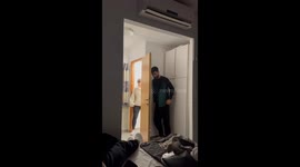 Man’s surprise attempt backfires as door hits him in Netanya, Israel