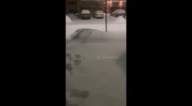 Snowstorm blankets neighborhood with up to 5 inches of snow in Ontario, Canada