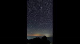 Time-lapse: starry night over Huangshan Mountain in China's Anhui
