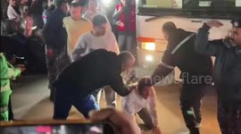 Palestine: Palestinian Prisoners Prostrate in Gratitude After Release