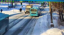 MAZ truck hits two intoxicated pedestrians at red light in Arkhangelsk