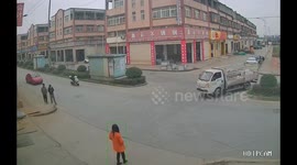Motorbike rider crashes into truck in Chongqing, China