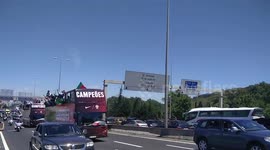 Traffic stops in Lisbon to let the football team's buses pass