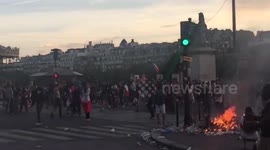 DUPLICATE Riot police charge at football supporters in Paris