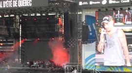 Hedley singer prank calls woman's dad during concert