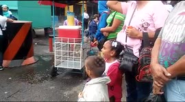 Niños cantan el