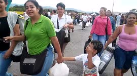 Hundreds of Venezuelans cross into Colombia to buy food and medicine