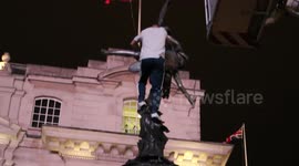 Man climbs Piccadilly statue in London and trolls police