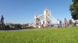 Londoners enjoy sunshine during 'mini heatwave'