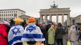 Germany: Brandenburg Gate in Orange to Mourn Hostages Killed by Hamas