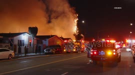 US, Los Angeles: Florence Firestone Commercial Structure Fire