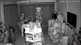 Spiderman thief descends from ceiling of grocery shop