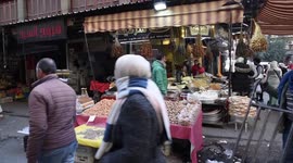Economic hardships remain despite bustling Damascus markets before Ramadan