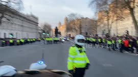 Large crowds greet Zelensky as he arrives at Downing Street