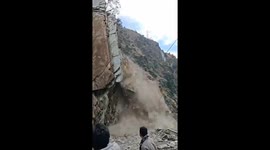 Locals flee as landslide crashes down hillside in northern India