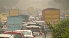 India: New Delhi bans 15-year-old cars from refuelling to help tackle city's pollution