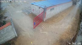 Strong wind blows roof off a house in Henan, China