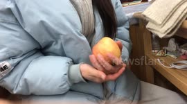 Woman effortlessly breaks apple into eight pieces with bare hands in Jiangsu, China