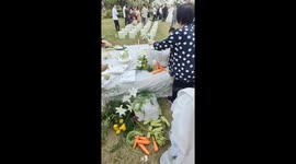 Vegetable-themed wedding amazes Chinese guests