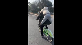 Grandfather carries granddaughter in creative bicycle ride in China