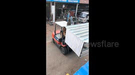 Clever golden retriever stuns locals by operating forklift to help owner load goods