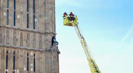 A man, identified as a pro-Palestinian supporter, is currently climbing the Elizabeth Tower, commonly known as Big Ben, at the Houses of Parliament in London. The individual, barefoot and holding a Palestinian flag, began his ascent earlier this morning.