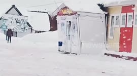 Weight of snow causes building to collapse in Russia
