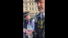 London police officer admits pro-Israel protesters can stay and threatens pro-Palestine group with arrest