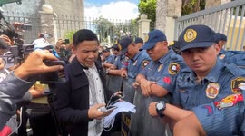 Lawyers of detained drugs madman Rodrigo Duterte ask police to see their client