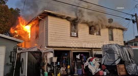 US, Bakersfield: Bakersfield Fire Breaks Out in Apartment During Move