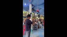 Father hits pinata in this uplifting gender reveal
