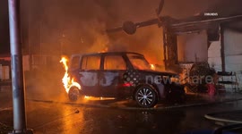 US, Bakersfield: Bakersfield  Fire Engulfs Apartments in Bakersfield