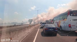Grassfire smoke engulfs cars stuck on highway in the Philippines