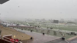 US: Unexpected Snowfall in Cheltenham Ahead of 2nd Day of Festival
