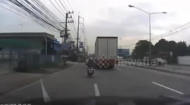 Road rage drivers wrestle on the ground amid anger at 'dangerous overtaking'
