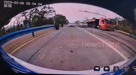 Runaway tyres 'race' through busy streets in China