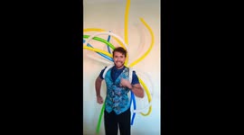 Balloon magic! Watch this artist build a Rio Carnaval Costume in seconds