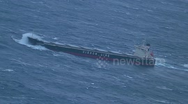 US: Coast Guard Helicopter in Dramatic Rescue of Injured Sailor off North Carolina Coast