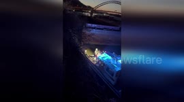 US: Pittsburgh First Responders Save Dog From Icy River Plunge