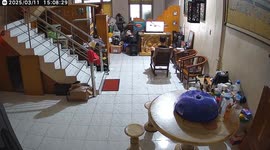 Person falls off rocking chair in Pekanbaru City