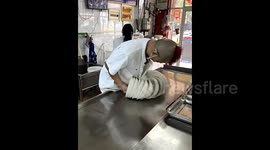 Clumsy efficiency: Chinese shop owner arranges 33 bowls in seconds