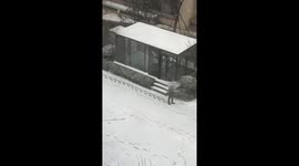 Man's funny walk leaves perfectly aligned footprints in Shandong, China