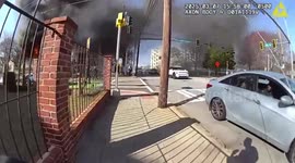 US: Hero Cops Risk Lives to Rescue Trapped Residents from Raging Fire