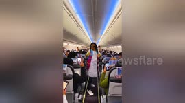 SpiceJet cabin crew's Holi dance to Balam Pichkari on flight , Passanger enjoyed