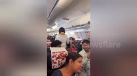 SpiceJet cabin crew's Holi dance to Balam Pichkari on flight , Passanger enjoyed