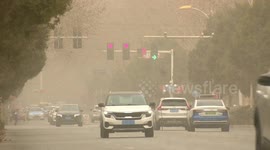 China: Sandstorm chocks Xinjiang