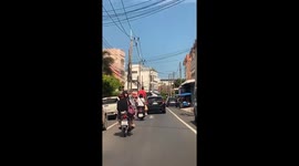 Holidaymaker shocks drivers when he stands up while riding rented motorcycle in Phuket