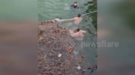 China: Hero Cops Scarred Saving Woman from Drowning